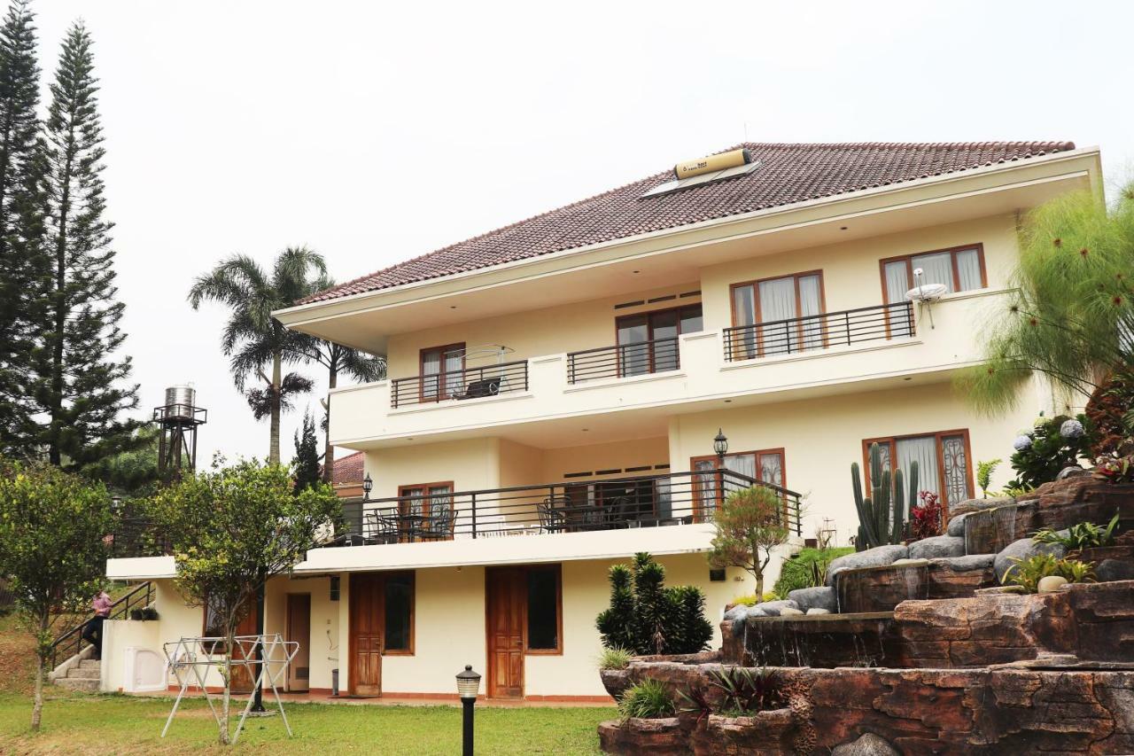 Puri Bernadi Guest House Lembang Eksteriør bilde