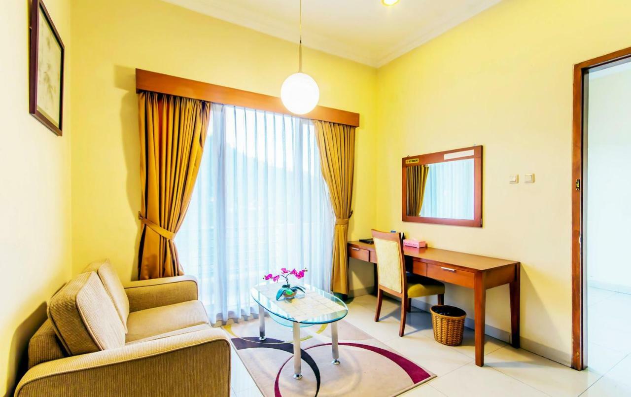 Puri Bernadi Guest House Lembang Eksteriør bilde
