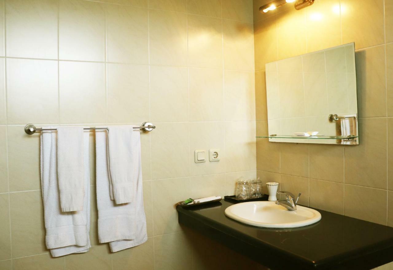 Puri Bernadi Guest House Lembang Eksteriør bilde