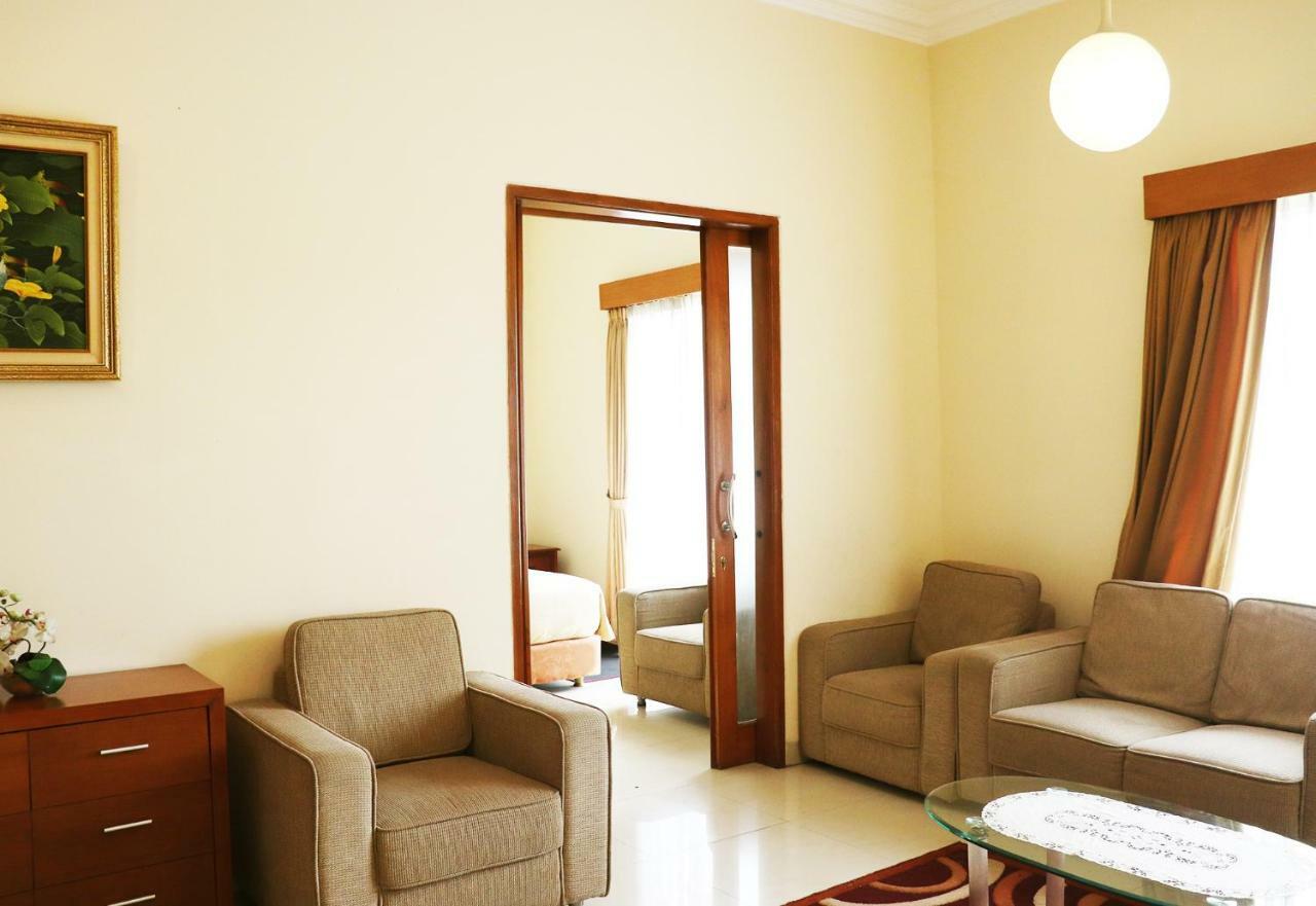 Puri Bernadi Guest House Lembang Eksteriør bilde